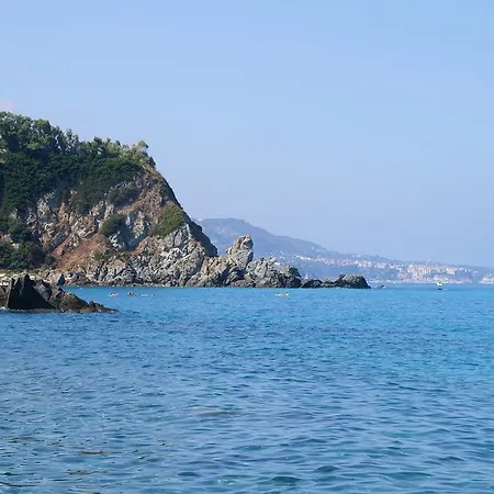 伊尔卡拉布里亚诺住宅酒店 公寓式酒店 赞布隆内